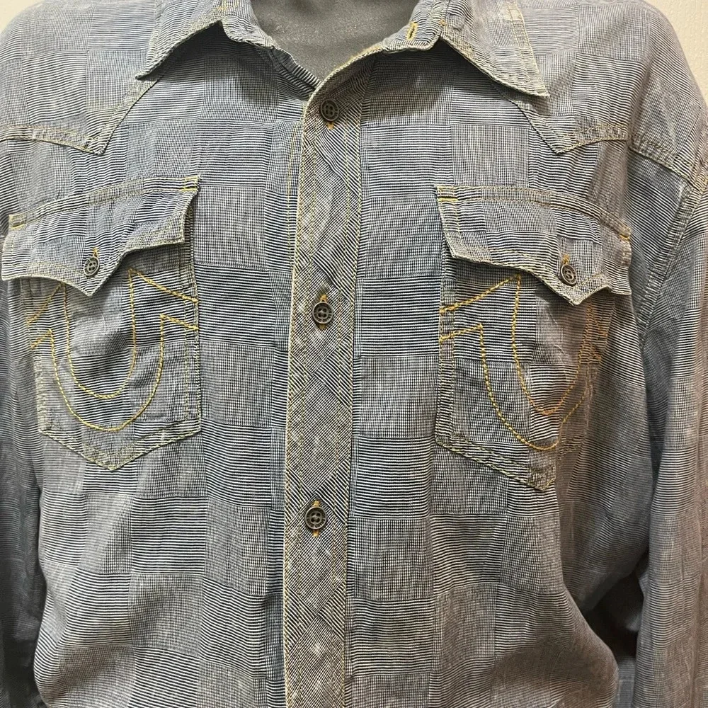 True relation men button-down shirts size 3X. Old looking style great conditions